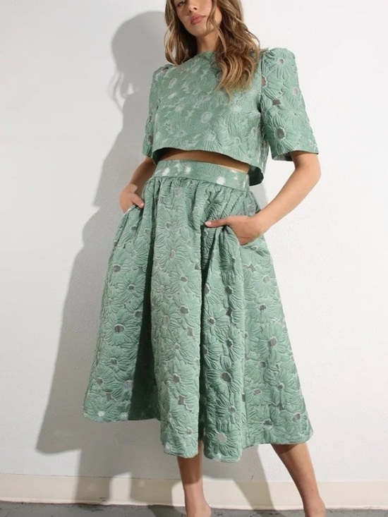 Mulla Dresses & Skirts - NWT Floral Embossed Crop Top & Skirt Set! Size M Gorgeous!